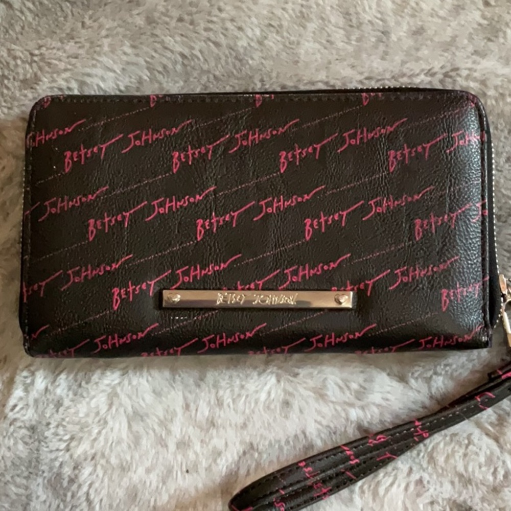 Betsey Johnson Kitsch Wallet Wristlet Clutch Black